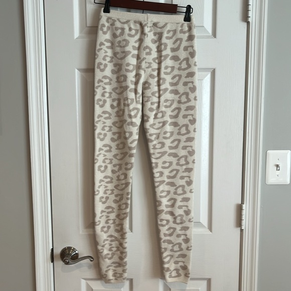 Barefoot Dreams Cozy Chic Ultra Cream Stone Leopard Legging Size XS - Picture 4 of 4